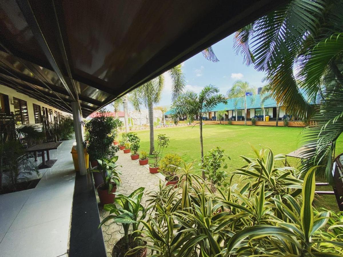 Anand Resort - A Luxury Private Pool Resort In Nashik Exterior photo