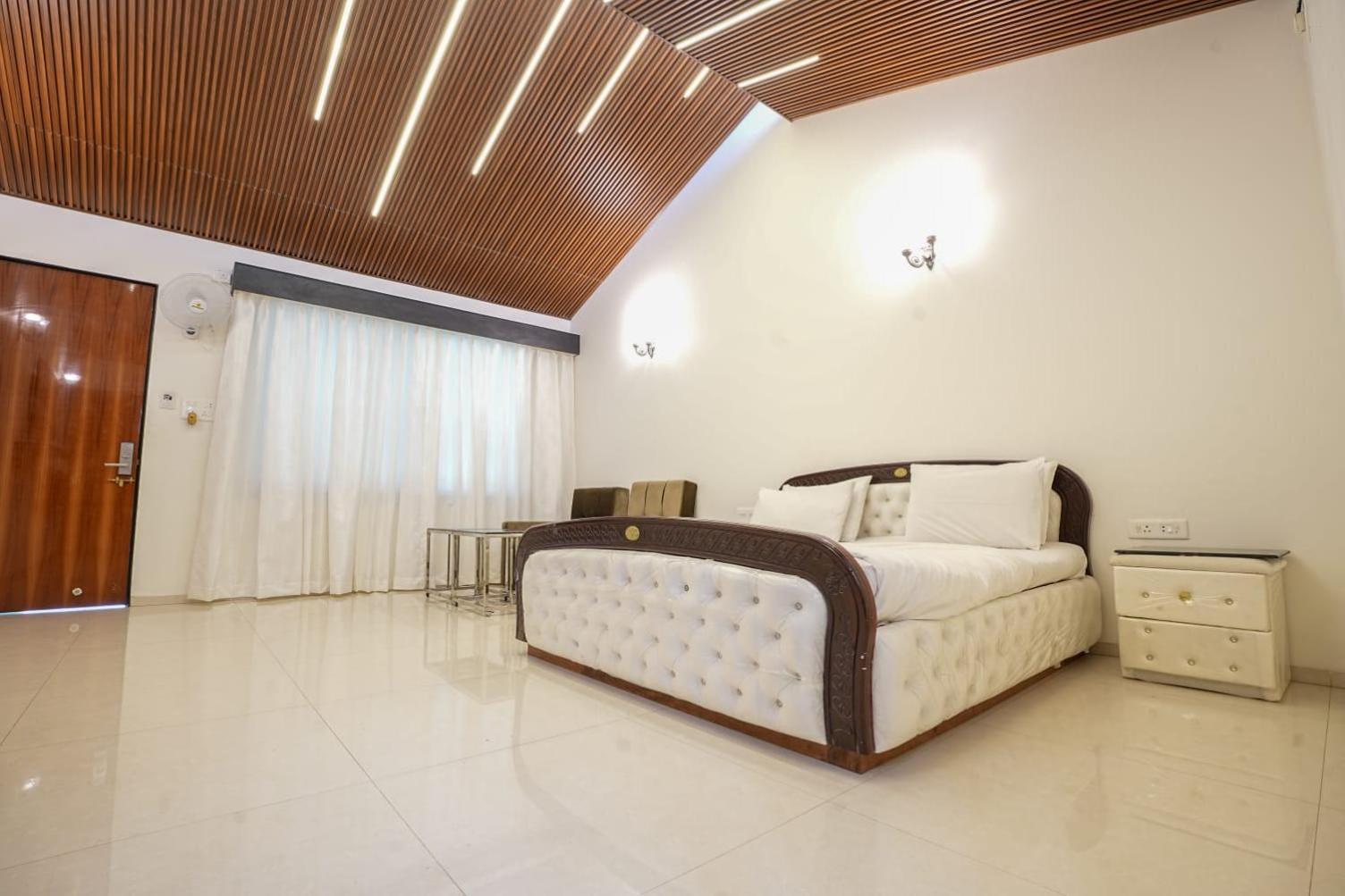 Anand Resort - A Luxury Private Pool Resort In Nashik Exterior photo